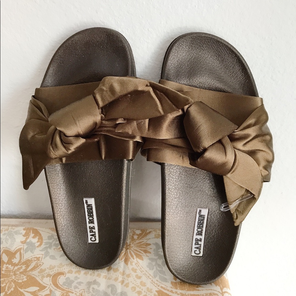 Cape Robbin Women Olive Green Satin Oversized Bow Slide Sandals Size 6 Flats